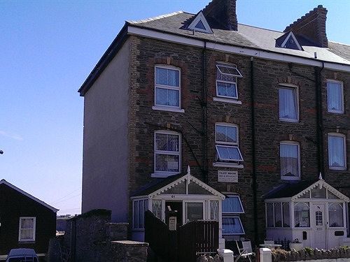 Cliff House 3* New Quay