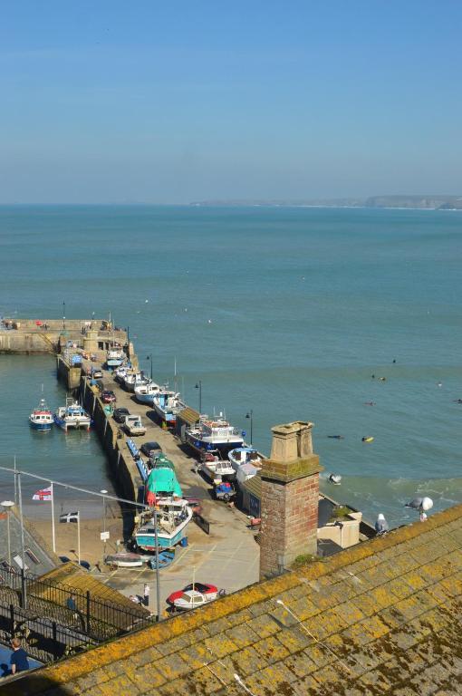 Cliff House 3* New Quay