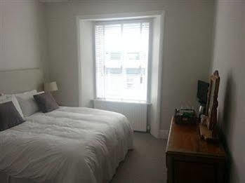 Cliff House 3* New Quay